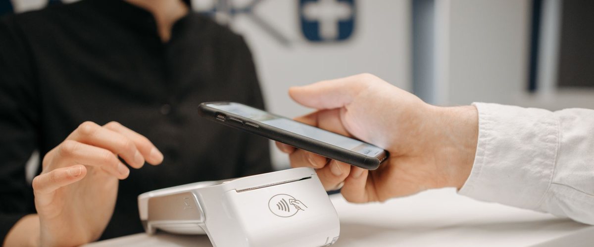 In-app purchase or your own payment gateway? What Apple and Google actually require